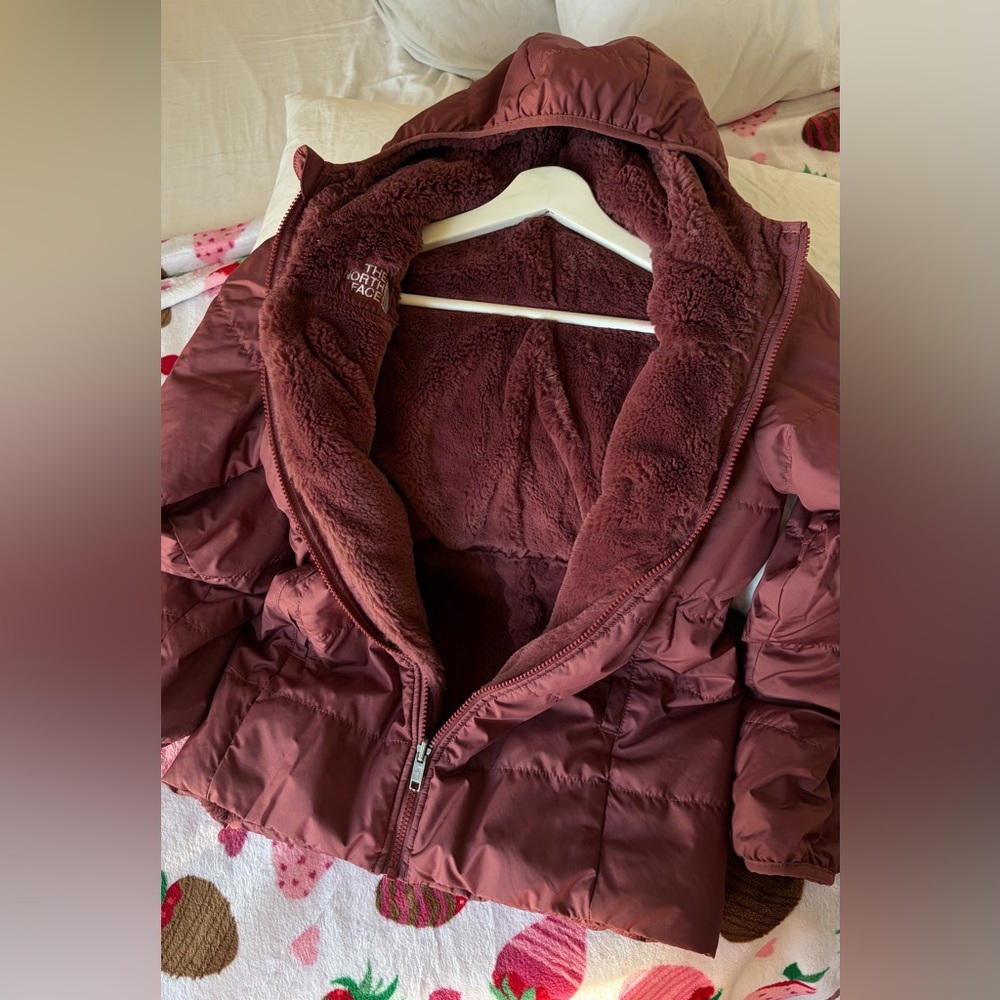 The North Face Girl’s Puffer Jacket in Rust/Burgundy - Picture 3 of 12